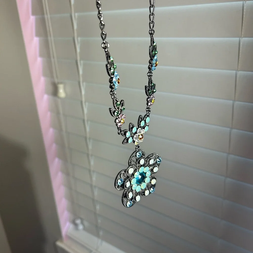 Sparkling Flower Crystals Necklace + Earrings Set - Picture 9 of 9